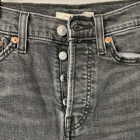 Levi’s NWOT Black Denim Ankle Skinny Jeans Button Fly Closure Size 28 - Picture 3 of 10